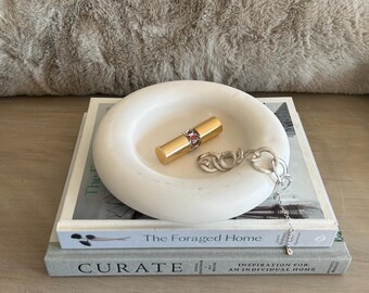Round Jesmonite Bowls – Handmade Minimalist Decor with Organic Texture.