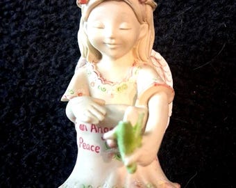 Pequeñas bendiciones de paz, Seagull Studios, ángel de resina con inscripción, altura 3 pulgadas.