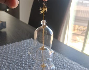 Adorno navideño vintage de campanas apilables de cristal de 3 niveles con borde festoneado.