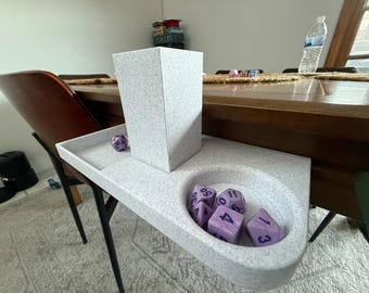 Torre de dados y portavasos para mesa de juego Brimhart: Organizador de mesa personalizado