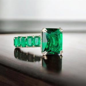Vintage Emerald Ring,Solid 14K White Gold Brilliant 4CT Lab Created Emerald Center Engagement Ring,Halo Moissanite Ring,Gift For Women