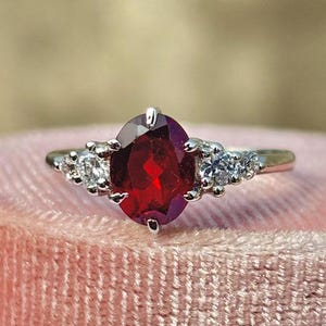 Dainty Red Garnet Engagement Ring- Vintage Moissanite Cluster Anniversary Rings For Women- Red Garnet Wedding Promise Ring- Gift For Her,