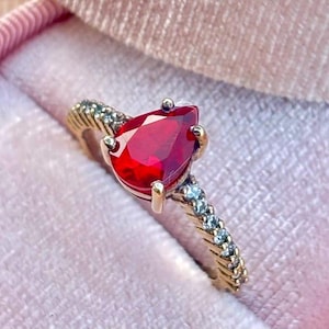 Danity Natural Red Garnet Engagement Ring Gold// Handmade Fine Jewelry// Birthday Gift Ring// Antique 3.0CT Pear Cut Red Garnet Women&#39;s Ring