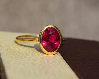 Anello minimalista in argento sterling / Pietra portafortuna ovale rubino creata in laboratorio