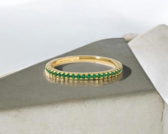 14K gouden smaragd half-eternity ring, minimalistische stapelring,