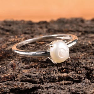 925 Sterling Silver Pearl Ring – Natural Freshwater Pearl Solitaire in Minimalist Setting, Elegant Gift for Her Bridal Jewelry, Classic Ring