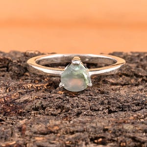 Heart Shaped Moss Agate Solitaire Ring in Sterling Silver, Dainty Nature Inspired Green Gemstone Promise Ring, Handmade Minimalist Jewelry