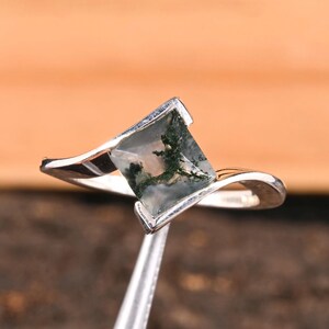 Moss Agate Sterling Silver Ring: Square Green Gemstone, Twisted Band