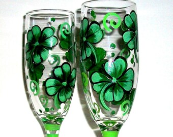 Wedding Glasses 4 leaf clover, Shamrocks, St.Patrick's Day Hand Painted Champagne Flutes 2 Toasting Flutes St. Paddy's Day Kelly Green