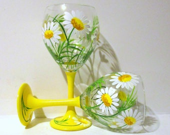 White Daisies Yellow Stem Hand Painted Wine Glasses Set of 2 - 20 oz. Red Wine Goblets, Springtime, White Daisy, Wedding, Birthday Gift