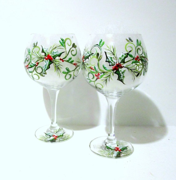 Set of 2 Hand Painted Holly Berry Christmas Wine Glasses Long Stem VGC