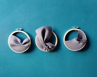 Nazaré - Abstrakt neoprenväggskulptur | Originalkonstverk | Triptyk | Flexibel textilform | Samtida konst