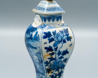 Jarrón antiguo chino de porcelana azul y blanca recuperada del mar con tapa (pieza 1)