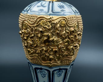 景徳鎮磁器の花瓶、コバルト色の龍と花の巻物、1970年代の中国輸出用