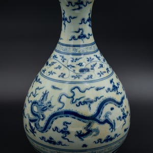 Antique Chinese Blue and White Porcelain Vase – Dragon Motif – Ming Qing Style