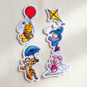 Disney Winnie the Pooh Aufnäher 4er Set - Winnie, Eeyore, Tigger & Piglet Aufnäher zum Aufbügeln, Disney Trip, Jacke, Rucksack Aufnäher