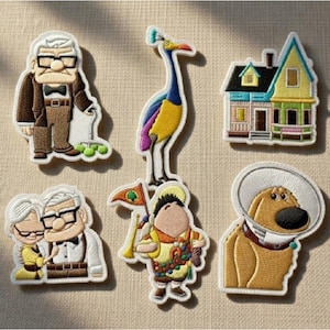 Könnte beinhalten: Rustikales Holzschild mit dem Text "Welcome to our home" in weißer Schrift. Das Schild hat eine Used-Optik und ein schlichtes, einladendes Design, perfekt für eine Veranda oder einen Eingangsbereich.