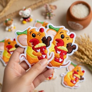 ディズニーのおもしろスナック刺繍ワッペン、ミッキーの耳をつけたかわいいネズミのスナックアイロンワッペン、ディズニー旅行ギフト、ジャケットワッペン
