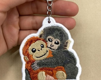Portachiavi ricamato Monkey Punch, portachiavi Team Punch, abbigliamento per amanti degli animali, simpatico portachiavi di peluche a forma di scimmia che abbraccia per zaino
