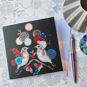 Mirror Birds - Tarjeta de felicitación con ilustraciones originales de House Of Chintz