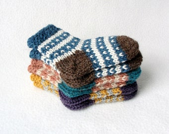 KNITTING PATTERN /Wee Piggy Baby Socks / knit sock pattern / baby sock pattern / striped sock pattern Sizes 0-36 mos