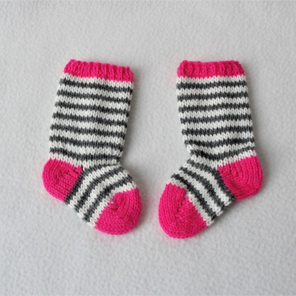 Knitting PATTERN Doll Knee Socks for  18 inch dolls, doll sock pattern, doll pattern, doll sock pattern