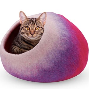 Wool Cat Cave / Cat Bed / Warm Cat House / Cat Cocoon Hand Felted Natural Wool