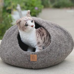 Wool Cat Cave / Cat Bed / Warm Cat House / Cat Cocoon Hand Felted Natural Wool