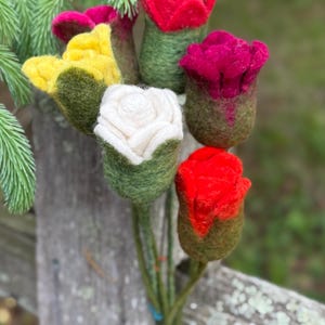 Needle Felted Wool Flower Bouquet – Handmade Rose-Style Felt Flowers | Eco-Friendly Gift | Home or Wedding Decor