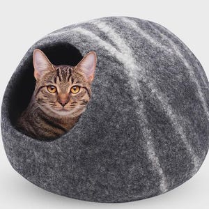 Wool Cat Cave / Cat Bed / Warm Cat House / Cat Cocoon Hand Felted Natural Wool