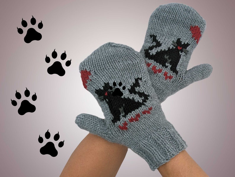 Mitaines de chat Mitaines grises tricotées à la main avec des chats noirs et des cœurs joignants Kitties in Love Mittens Vegan Animal Mittens image 4