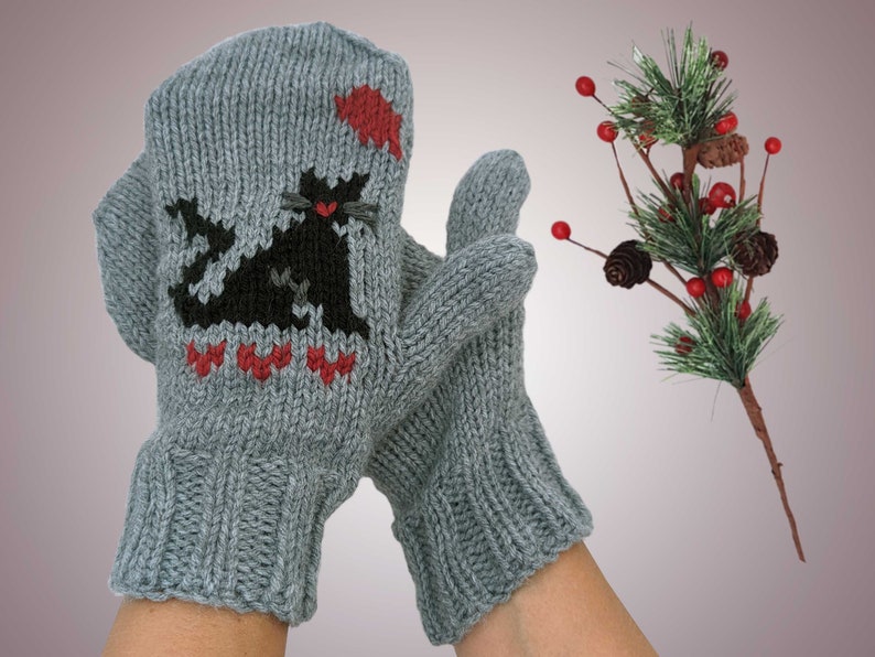 Mitaines de chat Mitaines grises tricotées à la main avec des chats noirs et des cœurs joignants Kitties in Love Mittens Vegan Animal Mittens image 3