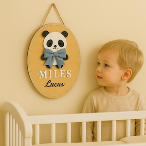 Panda strik babynaamaankondiging, aangepast pasgeboren naamplaatje, gepersonaliseerde geboorteaankondiging, houten bord met lintkant voor moeder