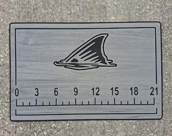 Alfombrilla para nevera RTIC 45 con reverso autoadhesivo marino. Nevera no incluida.