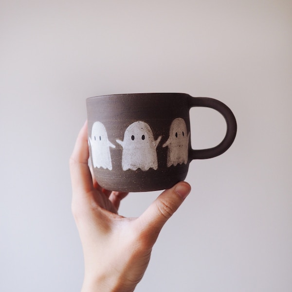 PRE-ORDINA la tazza in ceramica Ghost Parade