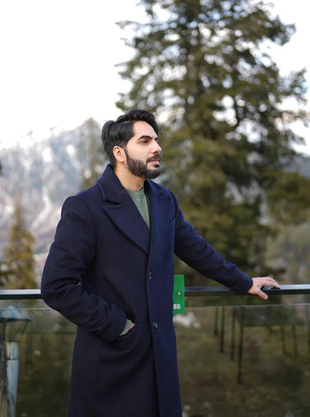 メンズ ネイビー ウール オーバーコート：クラシックなシングル