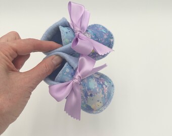 Newborn wool felt and fabric baby booties, soft crib booties, with handmade gift bag, paint splatter multicolor fabric, blue lavender yellow