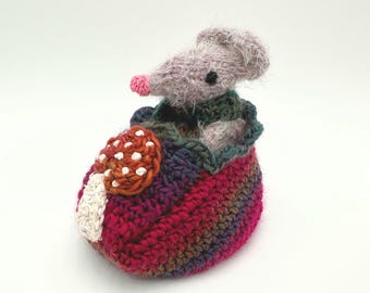 Knitted baby mouse toy, mouse in a basket, toadstool, knit child toy, nursery decor