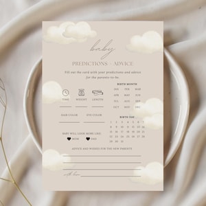 Op de afbeelding: Een beige baby shower voorspelling en advies kaart met aquarel wolk illustraties. De kaart bevat prompts voor geboortemaand, dag, haar- en oogkleur en advies voor de ouders. De tekst "baby predictions + advice" staat bovenaan.