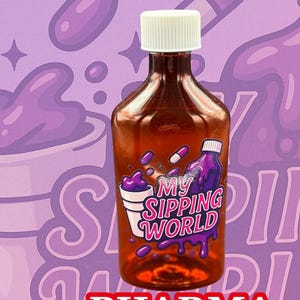 Puede incluir: Una botella farmacéutica marrón con tapa blanca, con el texto "My Sipping World" y "Pharma Bottle 80oz" en blanco y morado. El fondo es un degradado de rosa y morado con gráficos de pastillas y tazas.