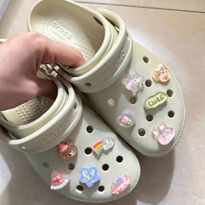 Uroczy zestaw zawieszek z krokodylami z kreskówek – Kawaii akcesoria do butów do chodaków, niedźwiedź króliczek tęczowy Jibbitz