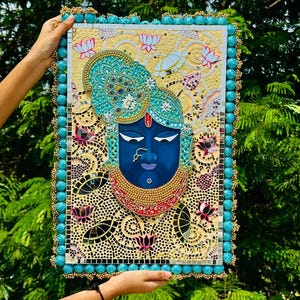 Handmade Shreenathji Lippan Art Wall Hanging – Mud Mirror Art for Mandir & Wall Decor – Indian Traditional Festival Gift – 21x14 Inches