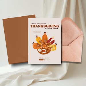 Op de afbeelding: Thanksgiving potluck party uitnodiging met een bruine envelop en een perzikroze envelop. De uitnodiging bevat een illustratie van mensen die rond een tafel met eten verzameld zijn. De tekst luidt "PLEASE JOIN US FOR A THANKSGIVING POTLUCK PARTY."