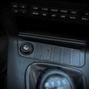BMW E36 USB-A eller USB-C laddare – Passar original strömbrytarpanel