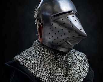 Elmo da cavaliere medievale Hounskull con cotta di maglia - Armatura da crociato in acciaio realizzata a mano per LARP, cosplay ed esposizione