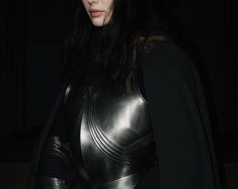 Female Knight Armor Set: Medieval Renaissance Cosplay Costume