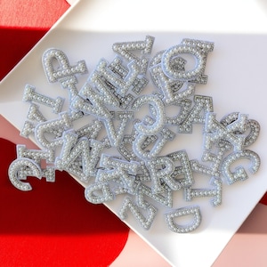 Parches de letras termoadhesivos, calcomanías de letras para ropa, parches de inicial de perla, parche personalizado de estampado en caliente con letra de perla