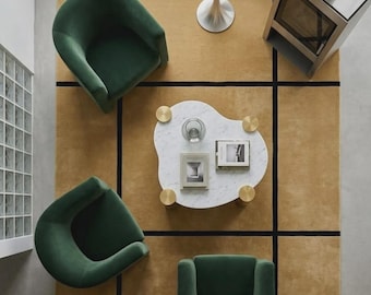 Tapis géométrique tufté à la main, motif quadrillage moutarde, or et noir, décoration moderne pour salon.