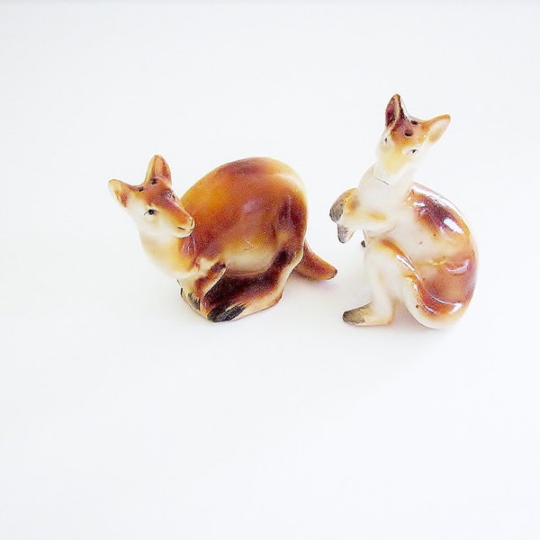 Kangaroo Salt And Pepper Shakers Kitsch Kitchen Decor Animal Collectible 1960s Mid Century Home Dining Novelty Unique Gift For Animal Lover