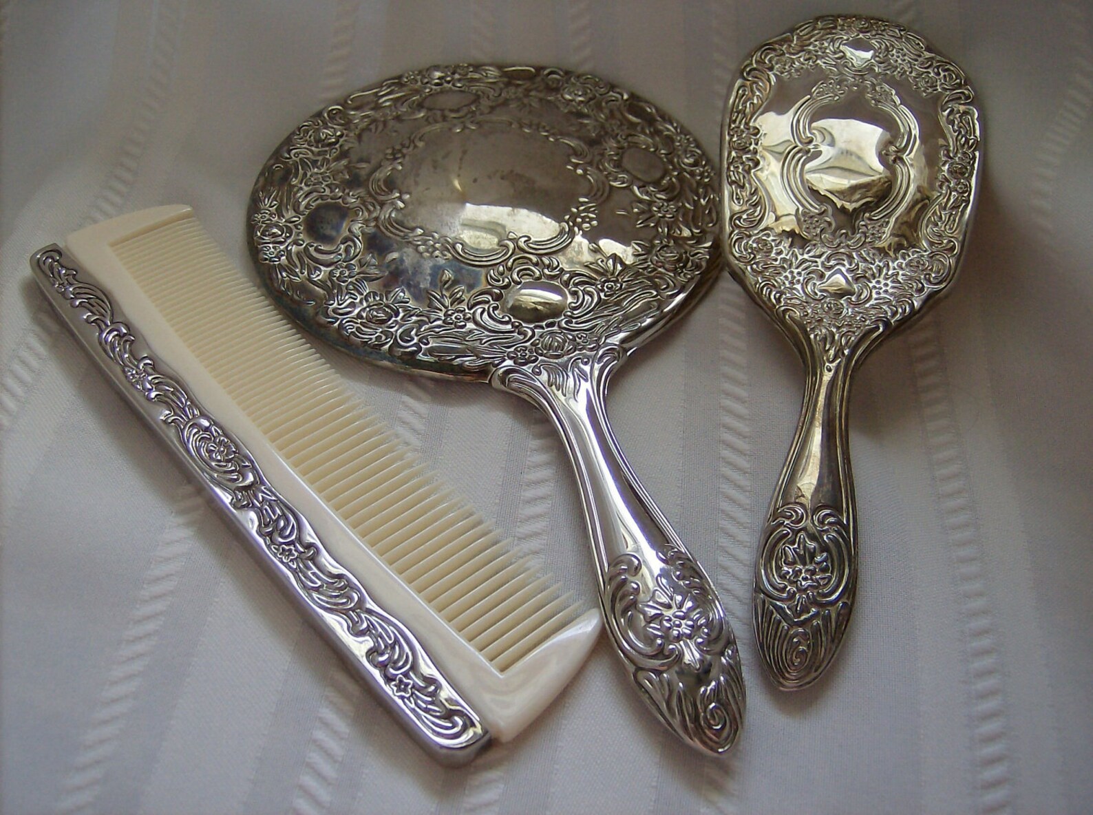 Vanity Dresser Set Silverplate Mirror Brush And Comb Vintage Etsy